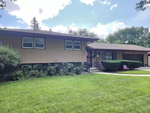 899 Diane Ave, Elgin, IL 60123 photo 2