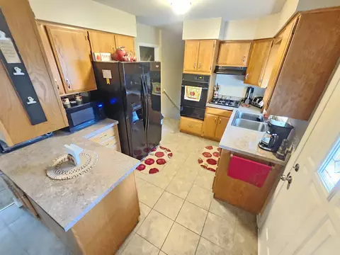 899 Diane Ave, Elgin, IL 60123 photo 9