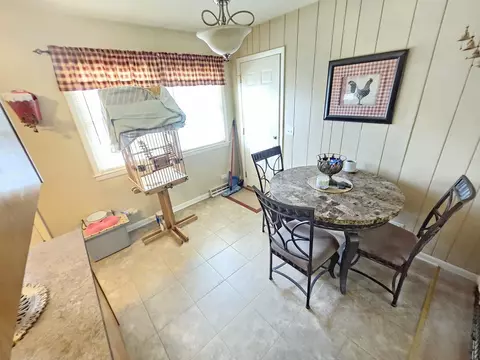 899 Diane Ave, Elgin, IL 60123 photo 8