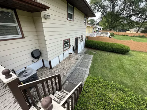 899 Diane Ave, Elgin, IL 60123 photo 22