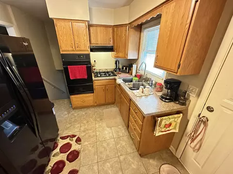 899 Diane Ave, Elgin, IL 60123 photo 10