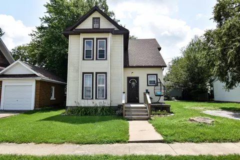 208 E Livingston St, Pontiac, IL 61764