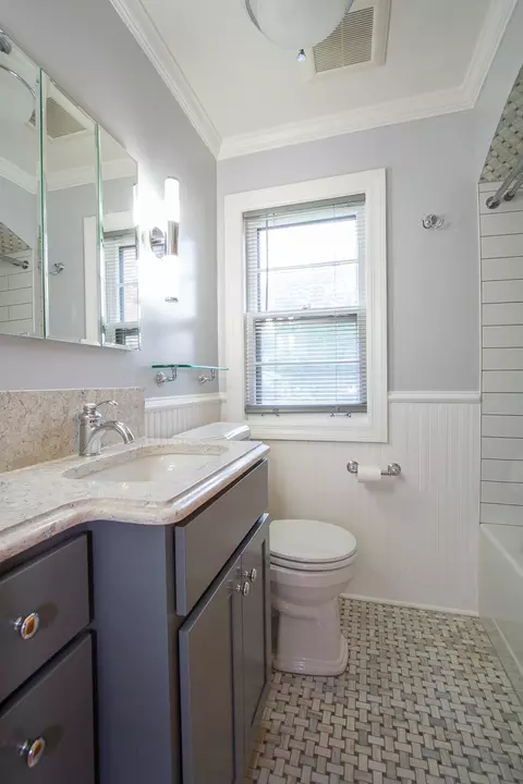 180 N Wolf Rd, Des Plaines, IL 60016 photo 10