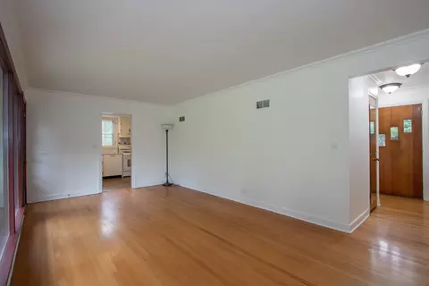 180 N Wolf Rd, Des Plaines, IL 60016 photo 3
