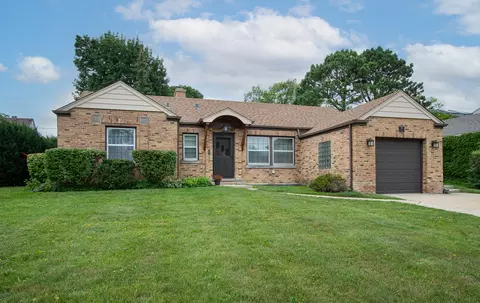 180 N Wolf Rd, Des Plaines, IL 60016