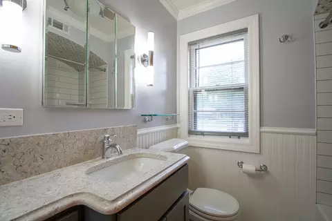 180 N Wolf Rd, Des Plaines, IL 60016 photo 9