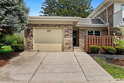 43 Sorrento Dr #43, Palos Heights, IL 60463