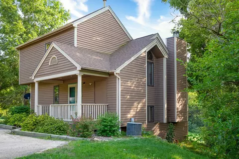 22 Gleneagle Dr, Galena, IL 61036