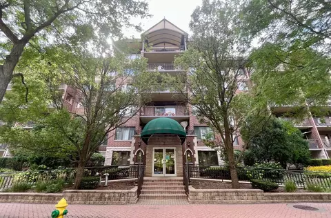 10 S Wille St #305, Mount Prospect, IL 60056