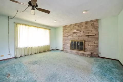 154 Scott Dr, East Dundee, IL 60118 photo 2