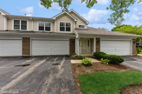 6741 E Monticello Ct, Gurnee, IL 60031
