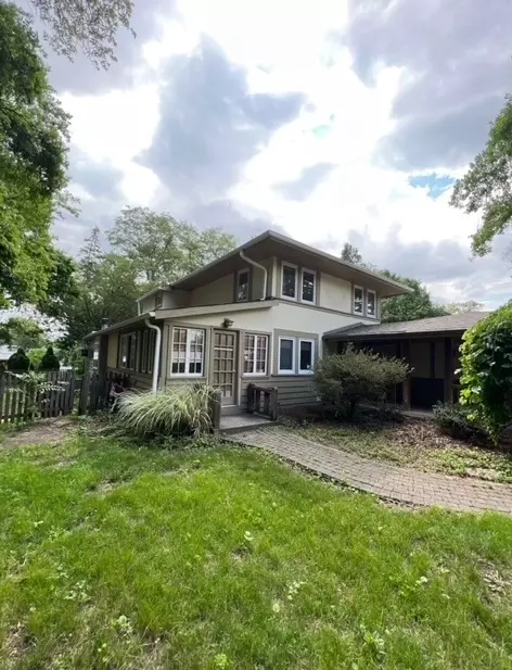 1011 Crest St, Wheaton, IL 60189 photo 2