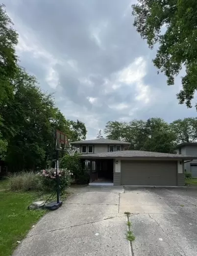 1011 Crest St, Wheaton, IL 60189