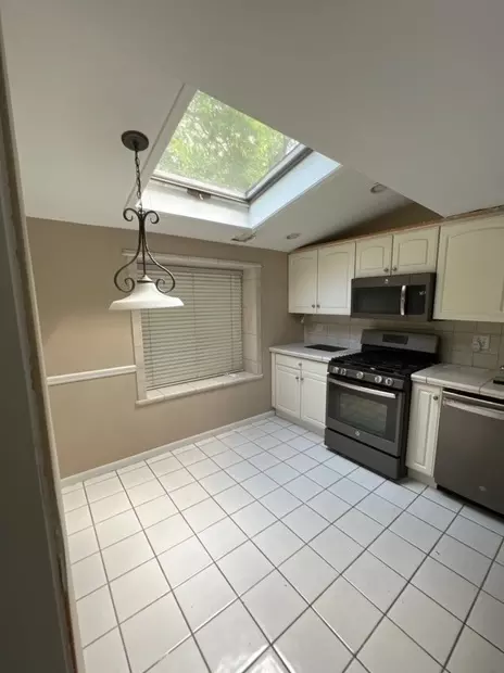 1011 Crest St, Wheaton, IL 60189 photo 7