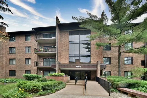 7502 Farmingdale Dr #309, Darien, IL 60561