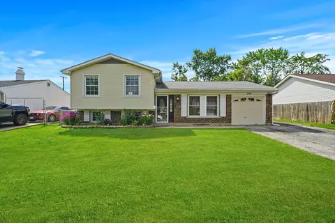 8164 Carlisle Dr, Hanover Park, IL 60133