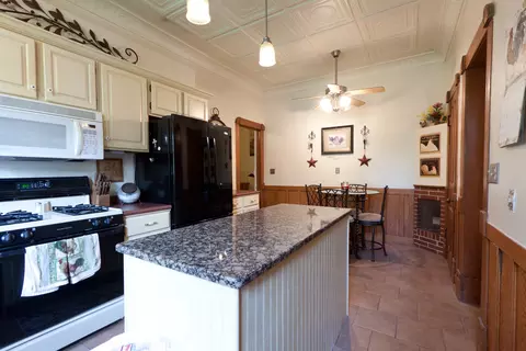 500 Maple St, Chenoa, IL 61726 photo 9