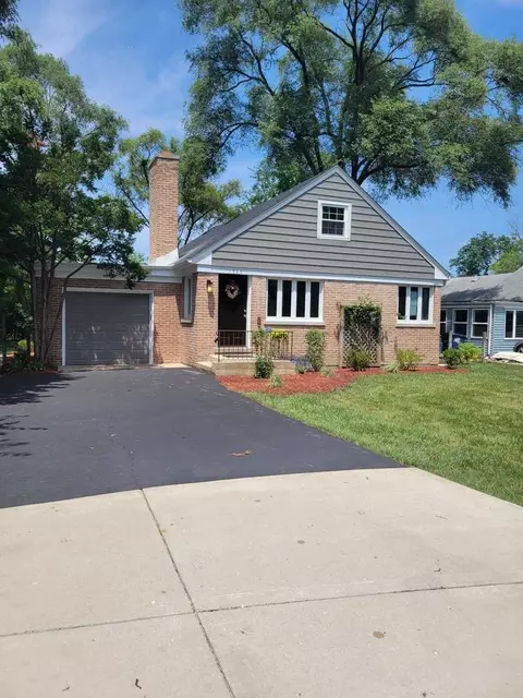 1826 E River Dr, Des Plaines, IL 60018