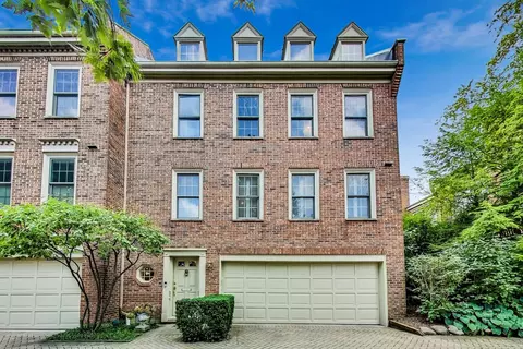 11 Landmark, Northfield, IL 60093