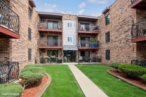 4550 W 57th St #2C3, Chicago, IL 60629