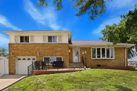 860 Division St, Melrose Park, IL 60160