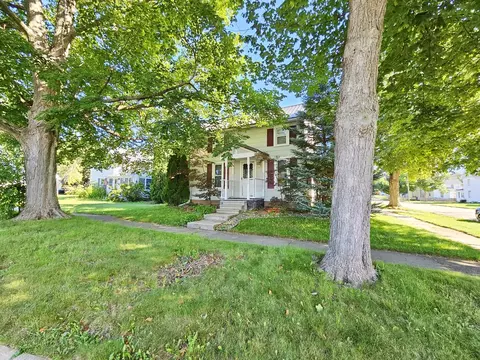 309 S Cherry St, Morrison, IL 61270 photo 3