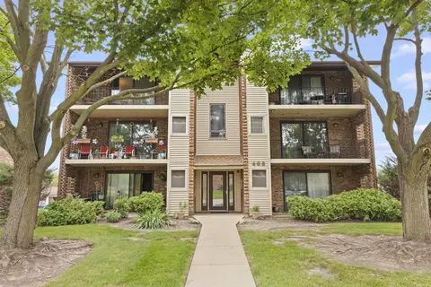 468 Valley Dr #301, Naperville, IL 60563