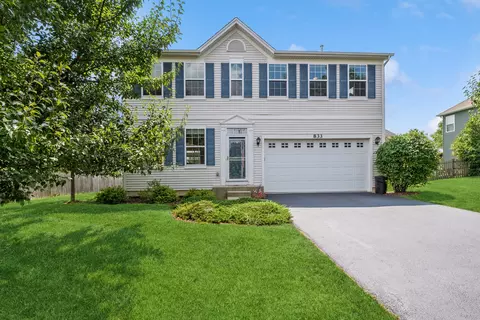 833 W Courtland St, Mundelein, IL 60060