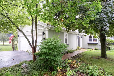 820 5th Ave, Geneva, IL 60134