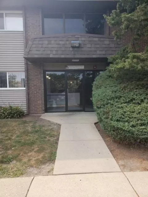 4418 Beau Monde Dr #101, Lisle, IL 60532