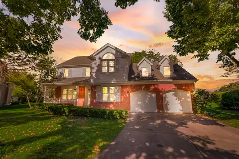 32 Chestnut Ct, Buffalo Grove, IL 60089