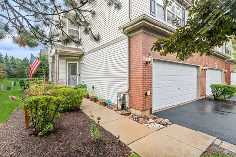 567 N Red Deer Rd, Round Lake, IL 60073