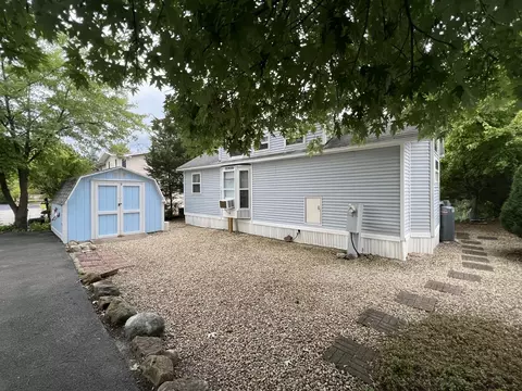 211 Fossil Cove Ln, Wilmington, IL 60481