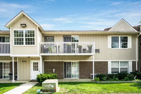 535 E Jefferson St #2D, Bensenville, IL 60106
