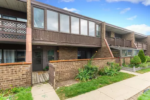 1310 Kenneth Cir #1310, Elgin, IL 60120 photo 2