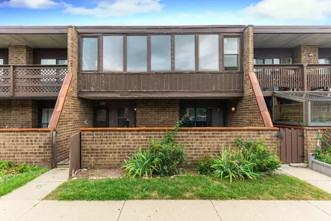 1310 Kenneth Cir #1310, Elgin, IL 60120 photo 1