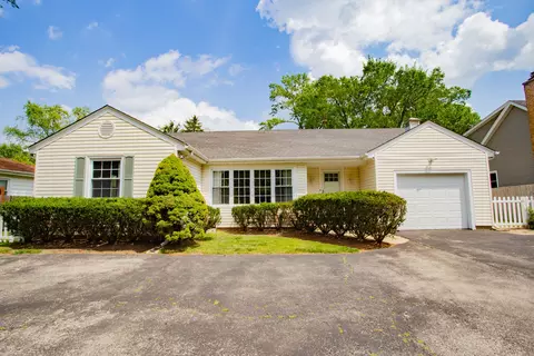 1749 Happ Rd, Northbrook, IL 60062
