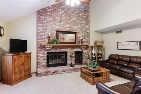 21 Bent Tree Ln, Towanda, IL 61776 photo 6