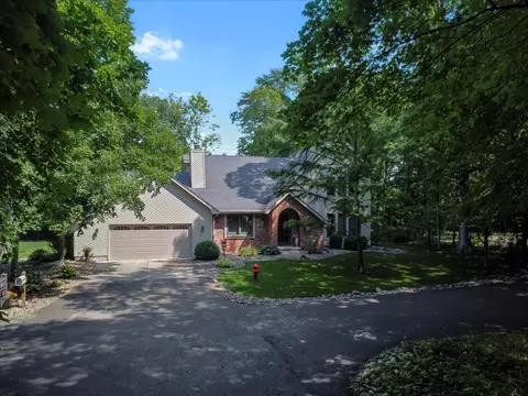 21 Bent Tree Ln, Towanda, IL 61776 photo 2
