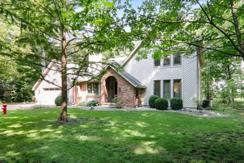 21 Bent Tree Ln, Towanda, IL 61776 photo 3