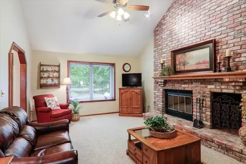 21 Bent Tree Ln, Towanda, IL 61776 photo 7
