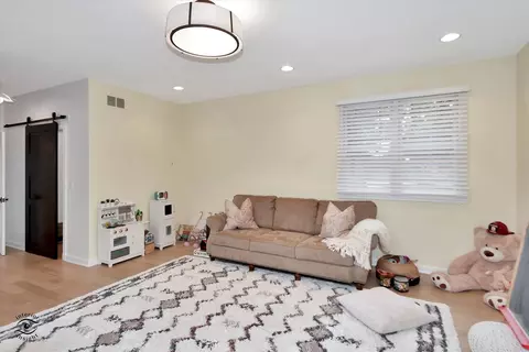 9 S753 Circle Ave, Willowbrook, IL 60527 photo 16