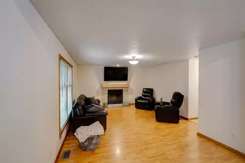 22 Edgewood Ct, Bloomington, IL 61701 photo 18