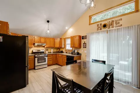 22 Edgewood Ct, Bloomington, IL 61701 photo 11