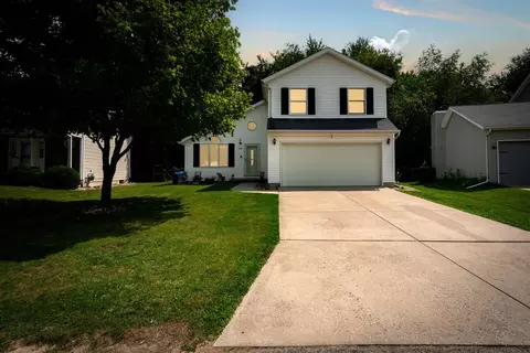 22 Edgewood Ct, Bloomington, IL 61701