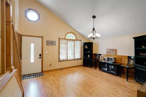 22 Edgewood Ct, Bloomington, IL 61701 photo 7
