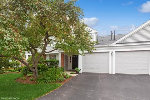 1686 Grosvenor Cir #B, Wheaton, IL 60189