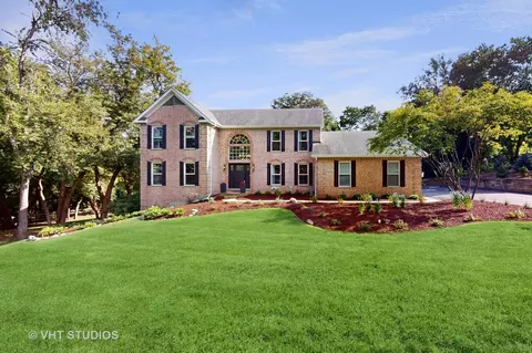39 W909 Silver Glen Rd, Saint Charles, IL 60175