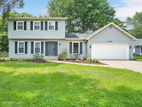68 Finch Ct, Naperville, IL 60565