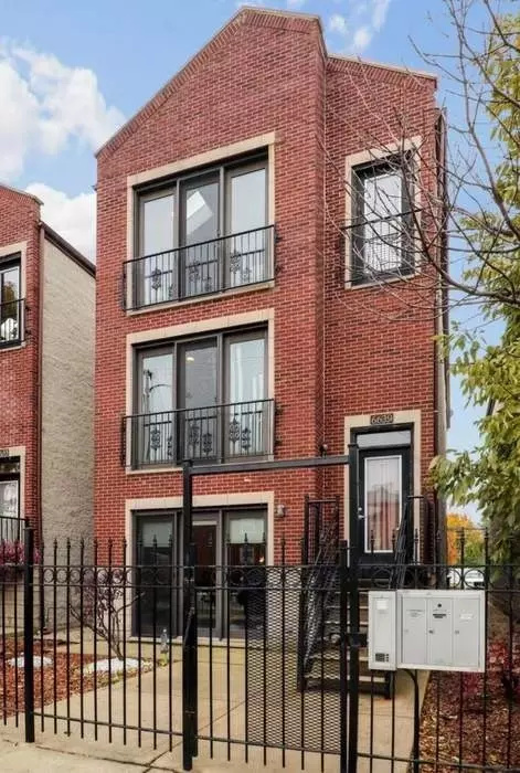 6639 W Belmont Ave #2, Chicago, IL 60634